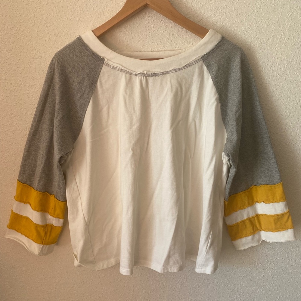 Cropped open back unique tshirt. 3/4 sleeves